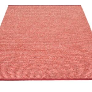 Effi, dark red