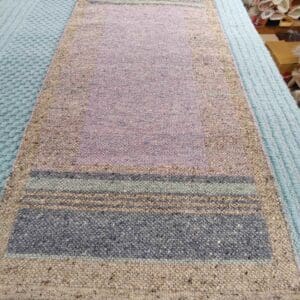 Kotimainen villamatto, lila/moniväri