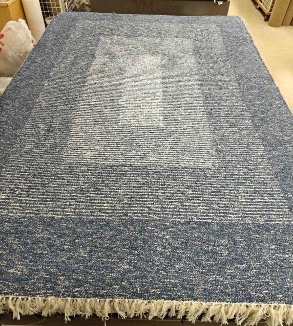 Kotimainen Salonki puuvillamatto, tummansininen