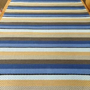 Kotimainen puuvillamatto, monivärinen