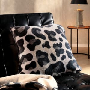 Koristetyynynpäällinen, Leo Part