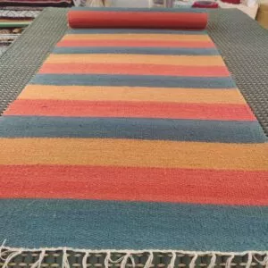 Kotimainen puuvillaräsymatto, raidallinen