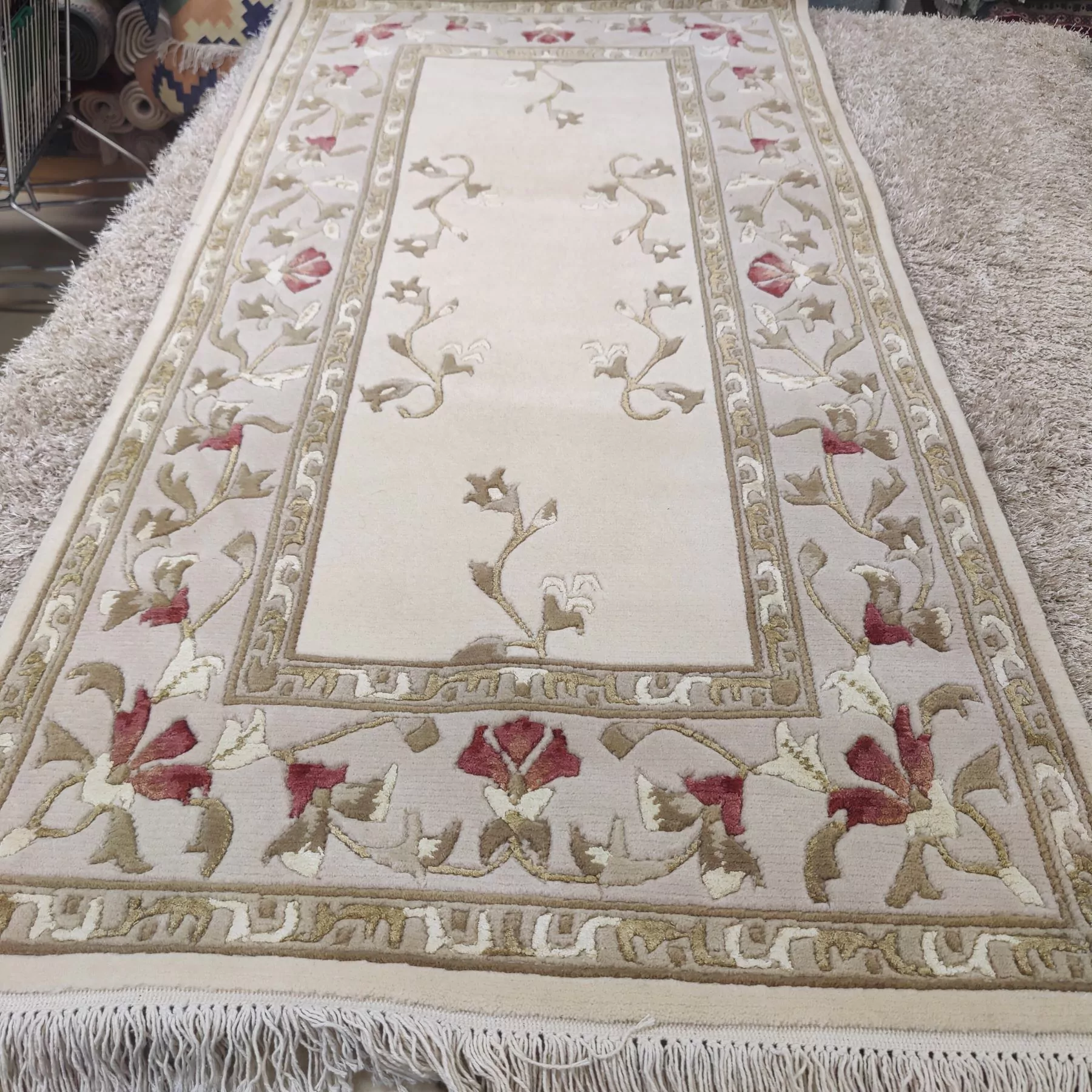 Käsinsolmittu intialainen villamatto