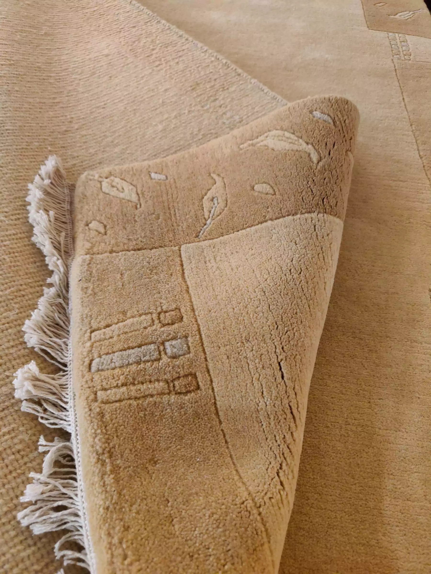 Käsinsolmittu villamatto, keltainen - Image 3