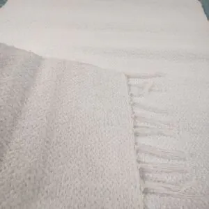 Kotimainen puuvillamatto, valkoinen