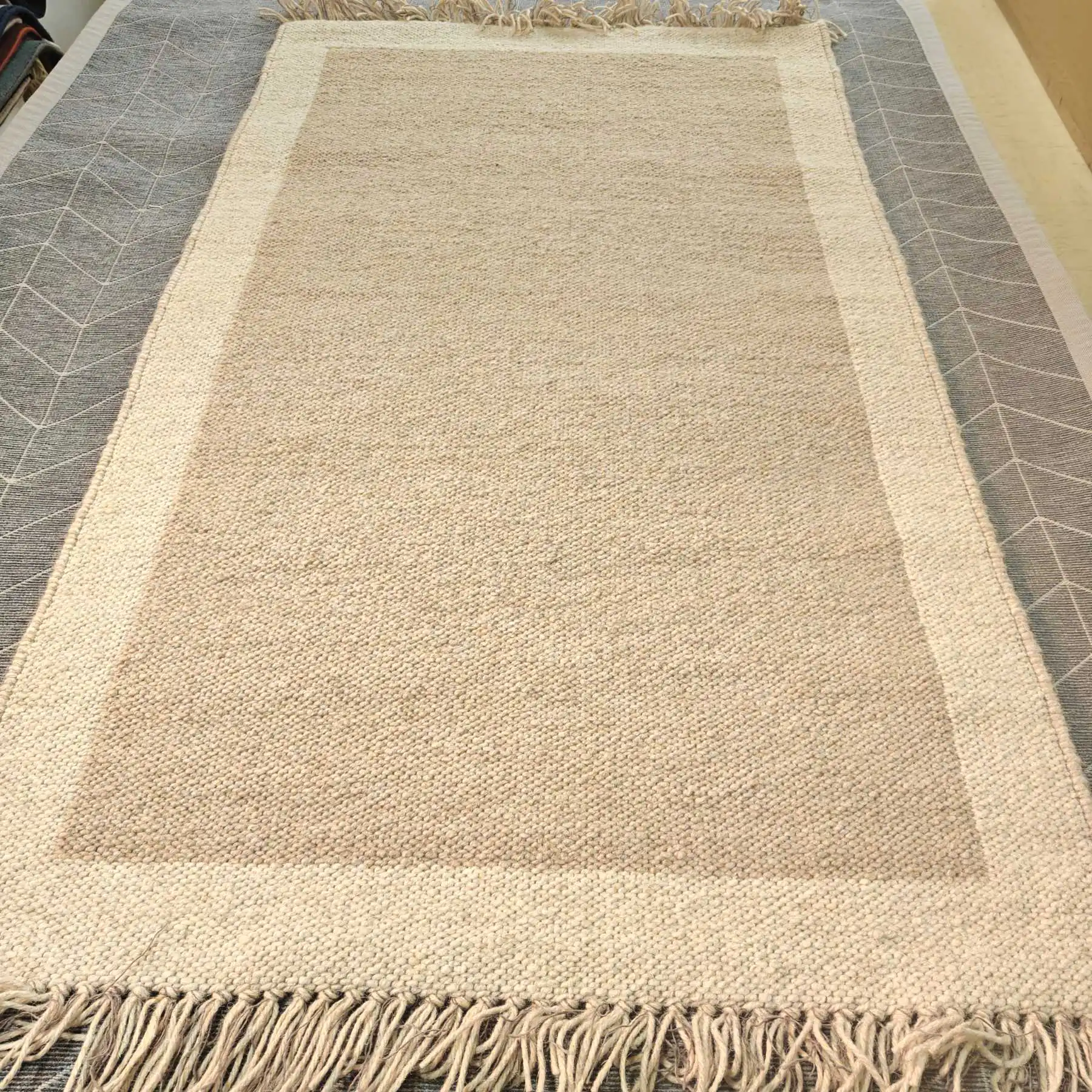 Kotimainen villamatto, beige